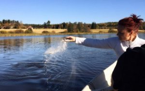 Cremation ashes sea scattering memorial